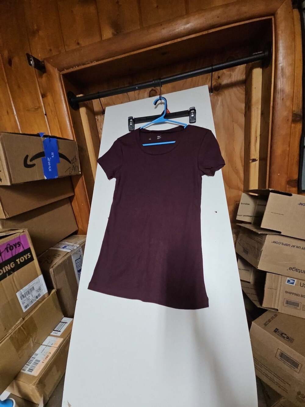 (339) Gap Size M Burgundy Short Sleeve